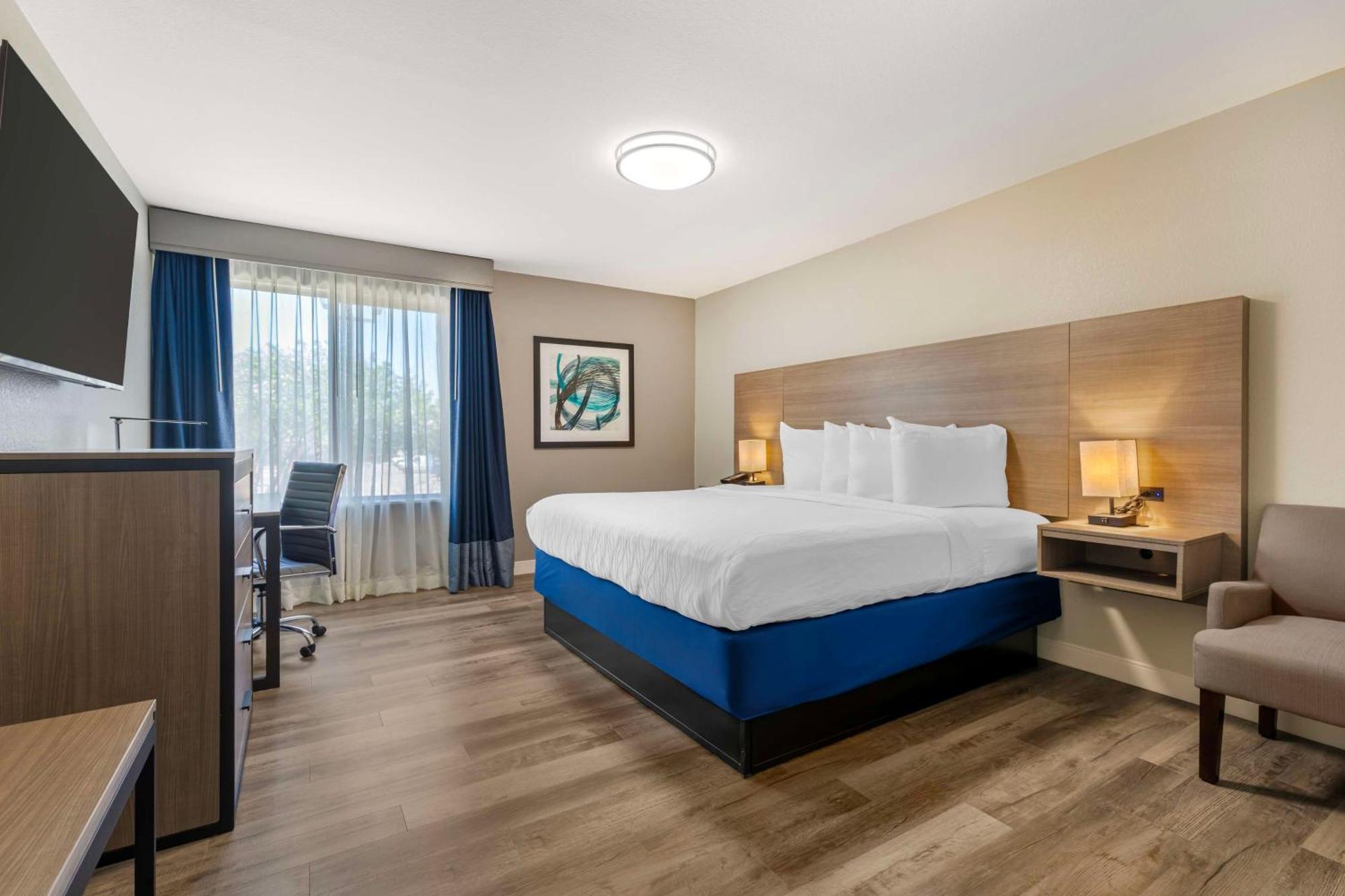 Western Flower Mound Hotel 3*